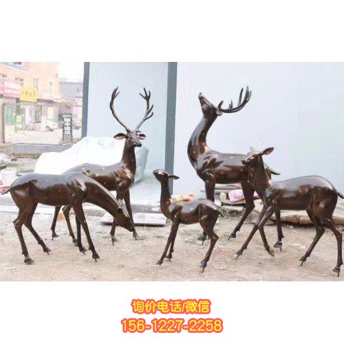 玻璃鋼梅花鹿雕塑，為公園增添優(yōu)雅氣息