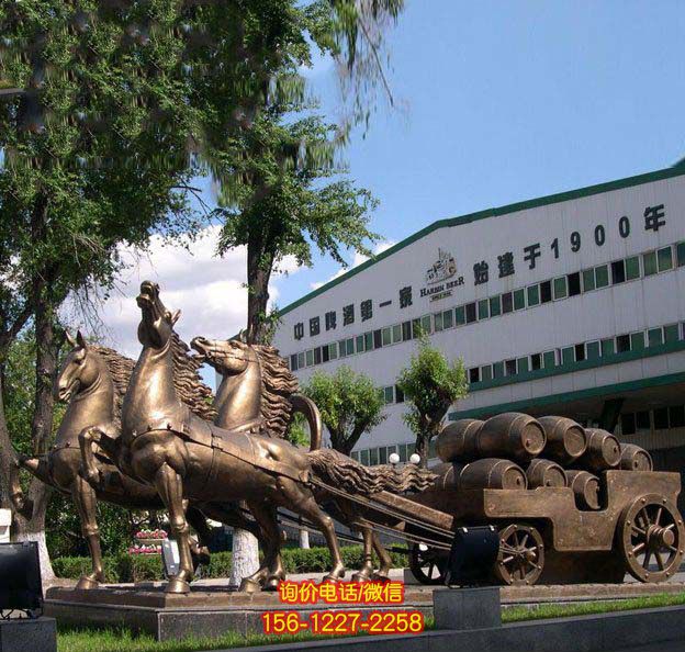 企業(yè)廣場鑄造純銅漆金馬車?yán)就榜R車雕塑 企業(yè)廣場鑄造純銅漆金馬車?yán)就榜R車雕塑