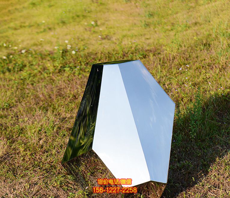 園林景區(qū)擺放一個不銹鋼鏡面不銹鋼石頭雕塑 園林景區(qū)擺放一個不銹鋼鏡面不銹鋼石頭雕塑