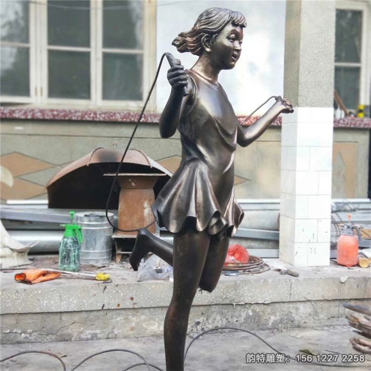 跳繩的女孩雕塑，童真童趣主題雕塑