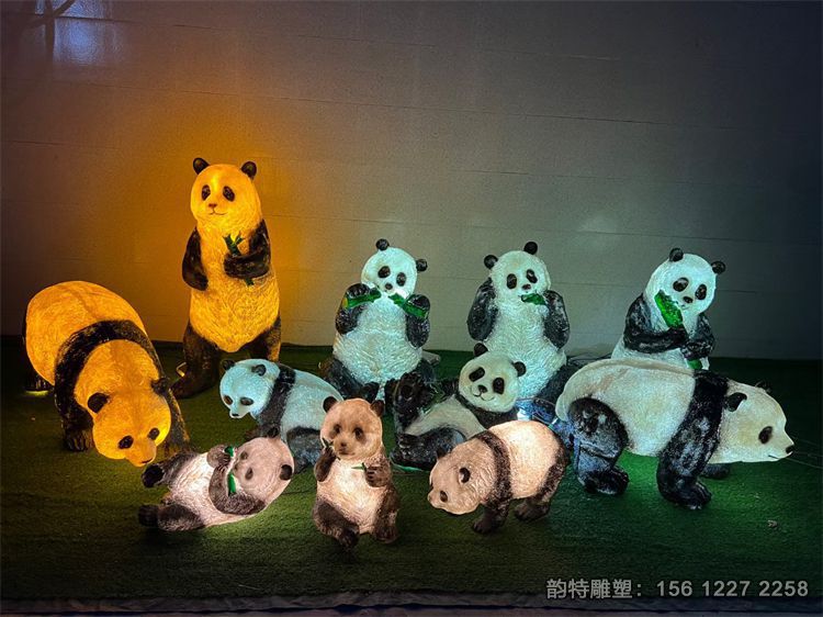 玻璃鋼熊貓雕塑，商場(chǎng)小動(dòng)物雕塑