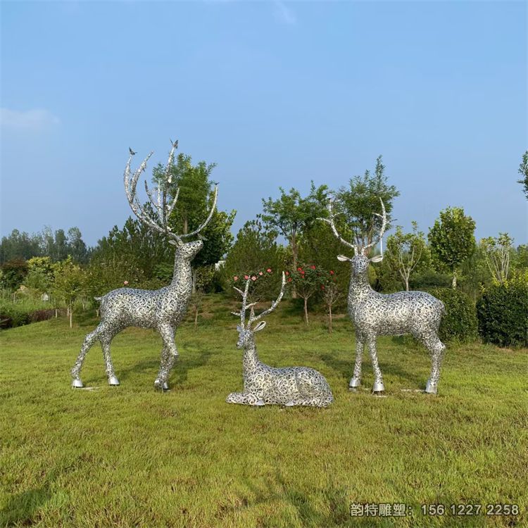 不銹鋼鏤空鹿雕塑制作廠家，金屬抽象發光鹿雕塑