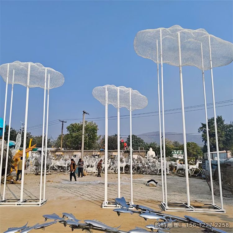 不銹鋼發光云朵雕塑，白色云朵人物雕塑廠家