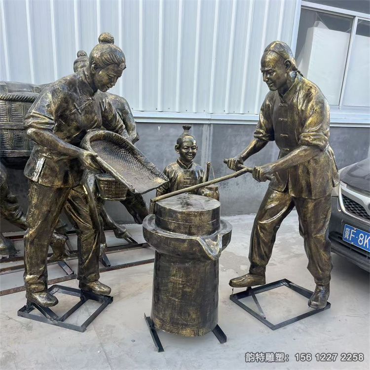 玻璃鋼老婆婆推磨雕塑，磨豆漿人物雕塑