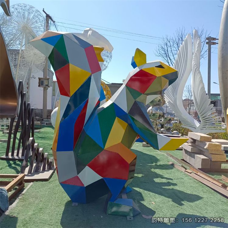 不銹鋼松鼠雕塑實物圖 幾何松鼠擺件