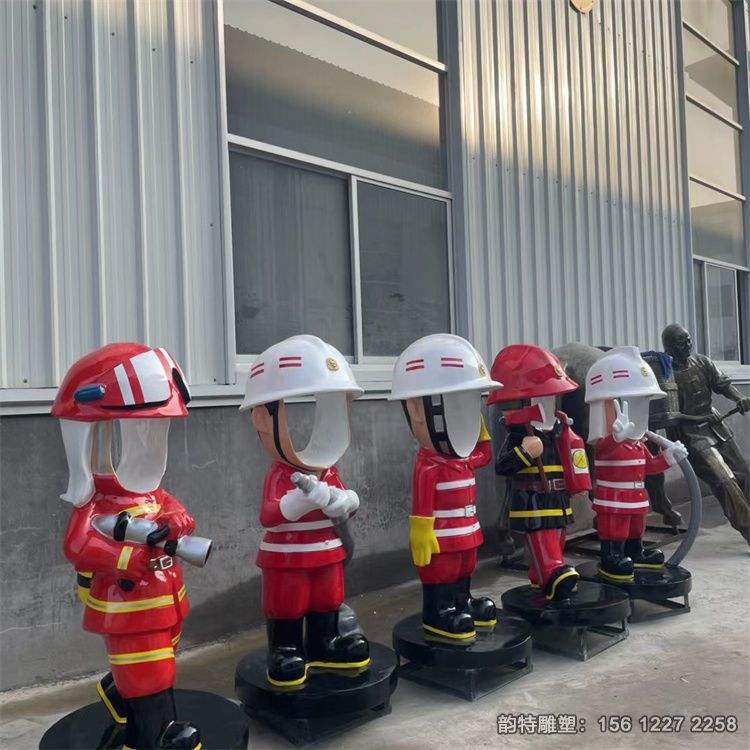 拍照卡通消防員雕塑 玻璃鋼雕塑制作廠家